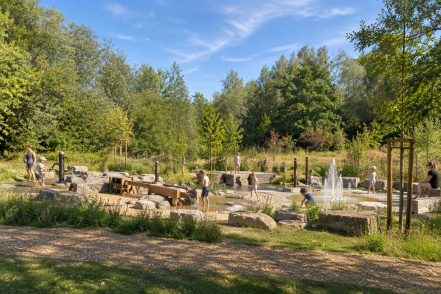 Image d'illustration pour : Aire de jeux aquatiques naturelle du Parc Brill